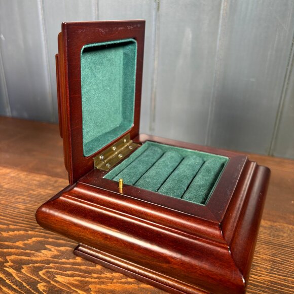 Vintage Bombay Musical Ring Box Wooden Jewelry Box with Green Velvet - Picture 14 of 17